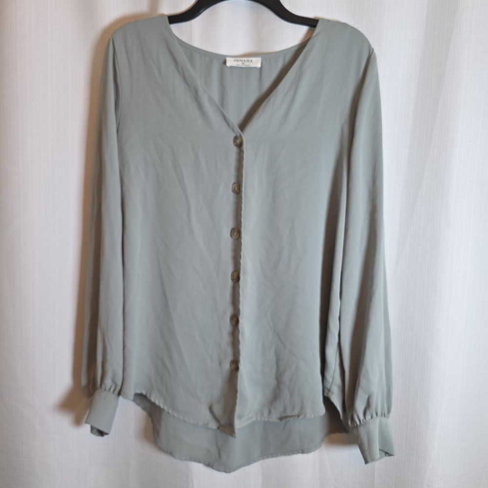 Zenana Women's Sage Green V-neck Button-up Long Sleeve Blouse In Size XL